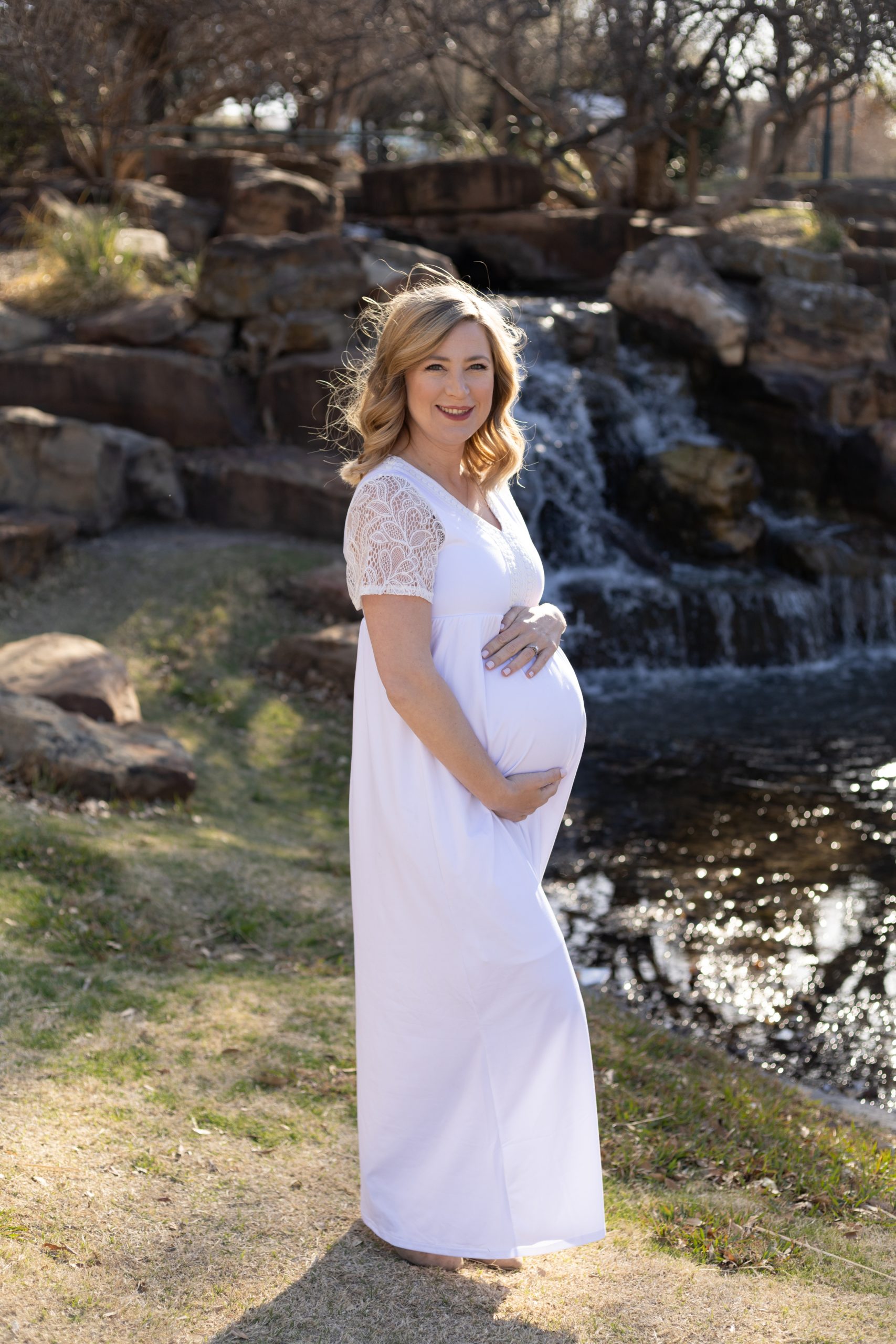Mom poses during maternity portrait session with Wisp + Willow Photography Co. Click to read more about this session on the blog now! 