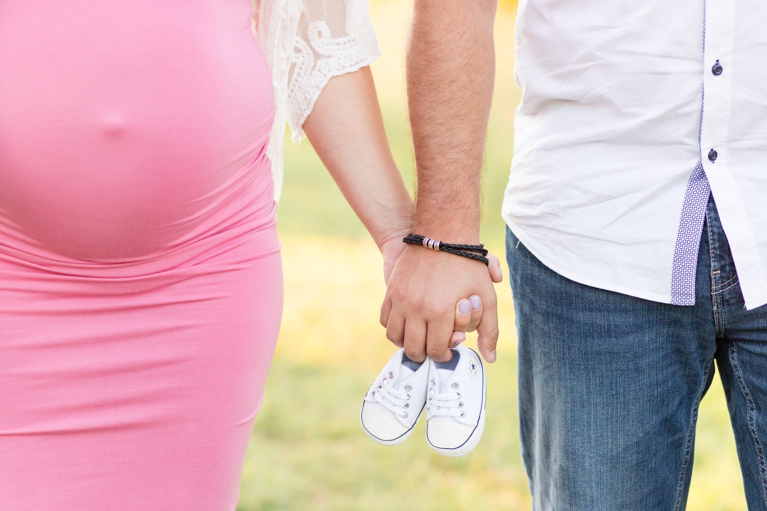Preparing for your maternity session can be tough! What do you wear? What does your spouse wear? Do you bring props? We're here to answer those questions for you! Click to read more tips for preparing for your mini session!